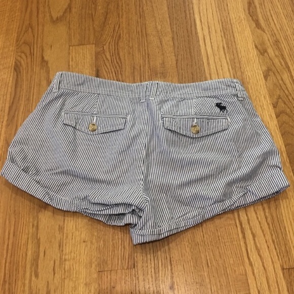 Abercrombie & Fitch Striped Cuffed Shorts - Picture 4 of 4